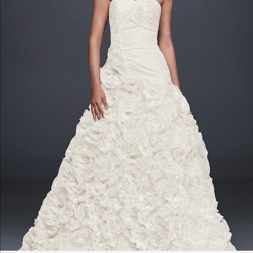 Rosette skirt wedding dress (Ivory)